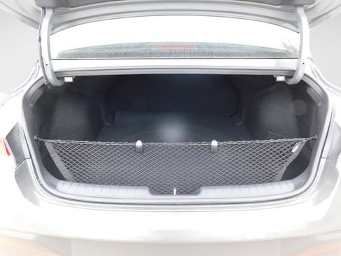 Used 2025 Hyundai Elantra Sport image 9