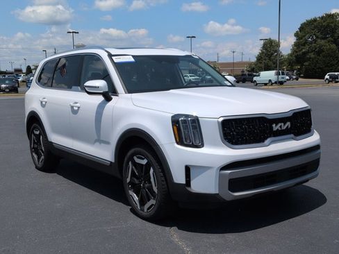 Used 2024 Kia Telluride EX w/ EX Captain's Chair Package FWD image 1