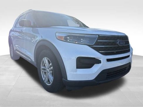 Used 2020 Ford Explorer XLT image 3
