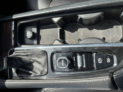 Used 2016 Volvo XC90 T6 Momentum AWD/4WD image 32