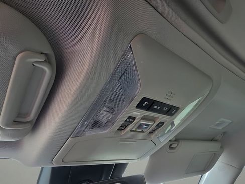 Used 2021 Toyota RAV4 XLE Premium image 22