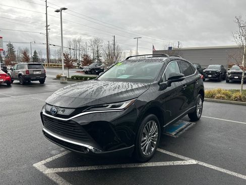 Used 2024 Toyota Venza XLE image 7