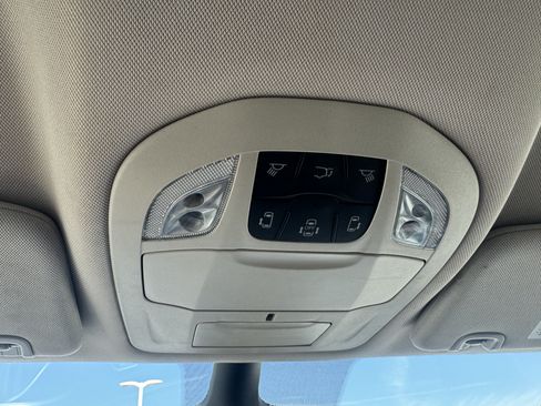 Used 2023 Chrysler Pacifica Touring-L FWD image 30