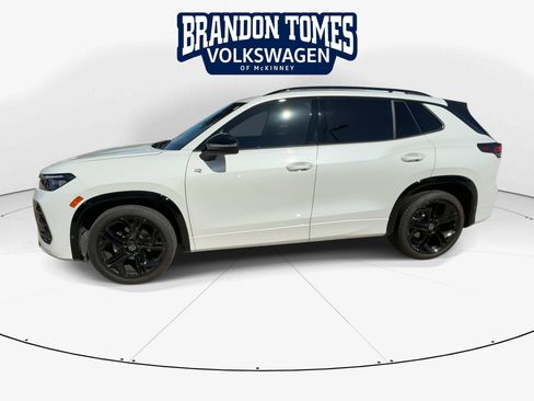 Certified 2026 Volkswagen Tiguan SE R-Line FWD image 4