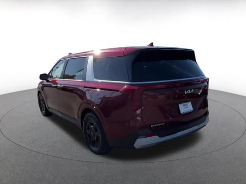 Used 2026 Kia Carnival FWD image 10