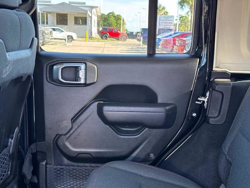 Used 2024 Jeep Wrangler Unlimited Rubicon AWD/4WD image 14