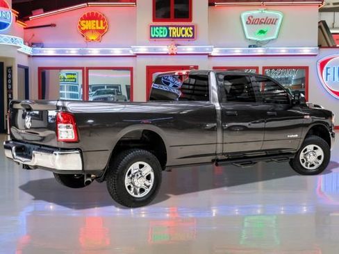 Used 2019 RAM 2500 Tradesman w/ Chrome Appearance Group image 3
