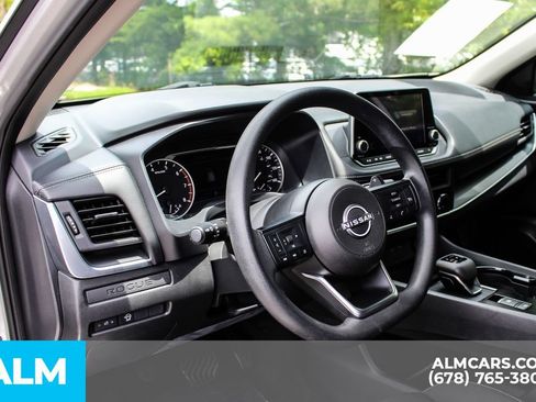 Used 2024 Nissan Rogue S FWD image 22