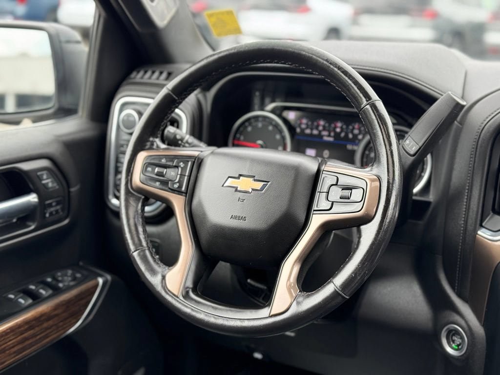 Used 2022 Chevrolet Silverado 1500 High Country w/ Technology Package AWD/4WD image 13
