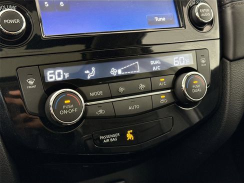 Used 2017 Nissan Rogue SL w/ SL Premium Package image 26