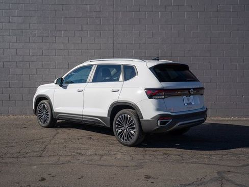 New 2026 Volkswagen Taos SE image 4