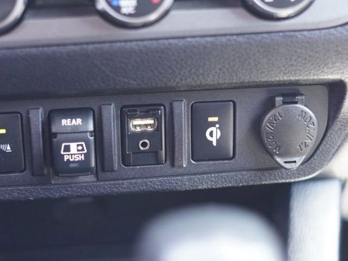 Used 2019 Toyota Tacoma TRD Sport w/ Technology Package AWD/4WD image 30