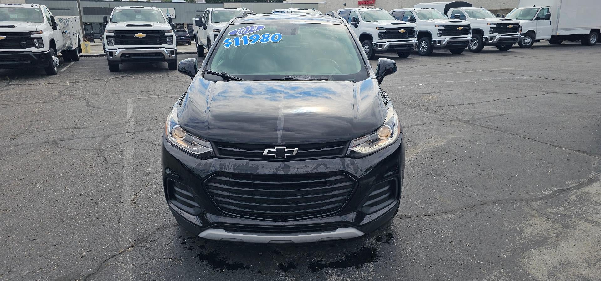 Used 2018 Chevrolet Trax LT w/ Sun & Sound Package FWD image 2
