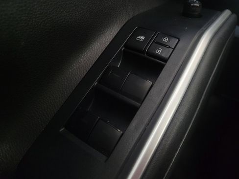 Used 2022 Toyota Highlander L FWD image 27