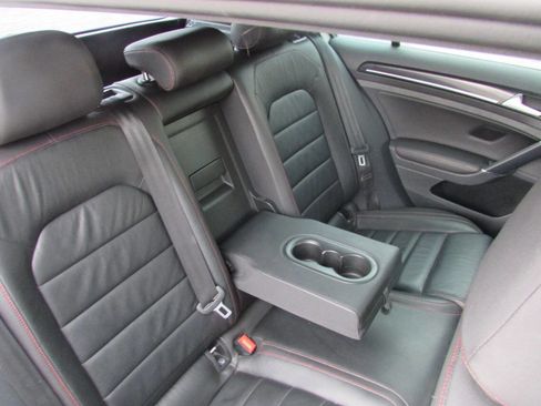 Used 2015 Volkswagen Golf 4-Door image 26