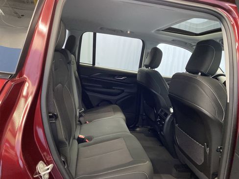 Certified 2024 Jeep Grand Cherokee Laredo X image 33