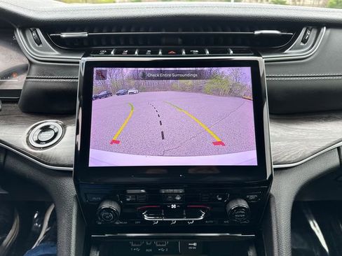 Used 2023 Jeep Grand Cherokee L Limited w/ Black Appearance Package AWD/4WD image 42