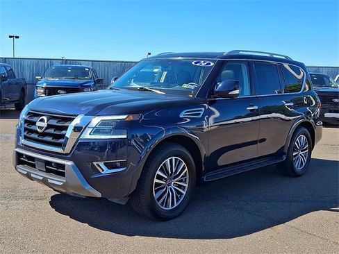 Used 2024 Nissan Armada SL w/ Captain's Chairs Package image 3