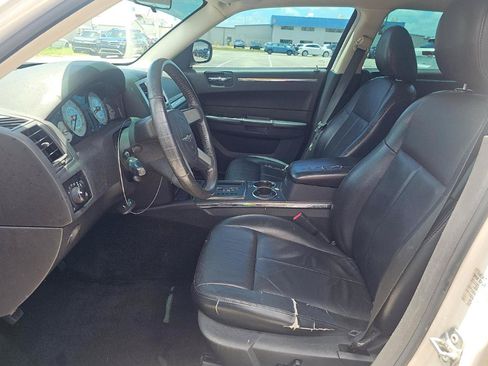 Used 2010 Chrysler 300 Touring RWD image 8