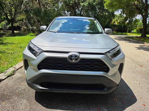 Used 2025 Toyota RAV4 XLE FWD image 2