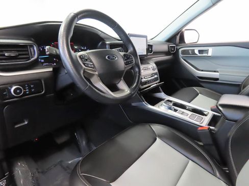 Used 2023 Ford Explorer XLT w/ Equipment Group 202A RWD image 14