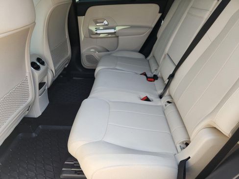 Used 2025 Mercedes-Benz GLB 250 image 8