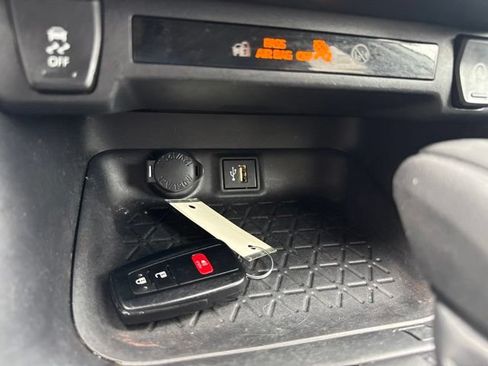 Used 2024 Toyota RAV4 XLE FWD image 18