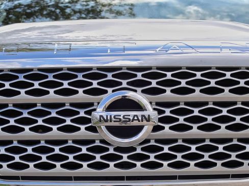 Used 2017 Nissan Titan SL RWD image 2