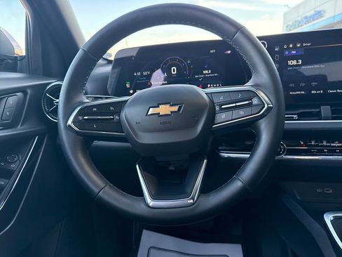 Used 2025 Chevrolet Equinox LT image 17