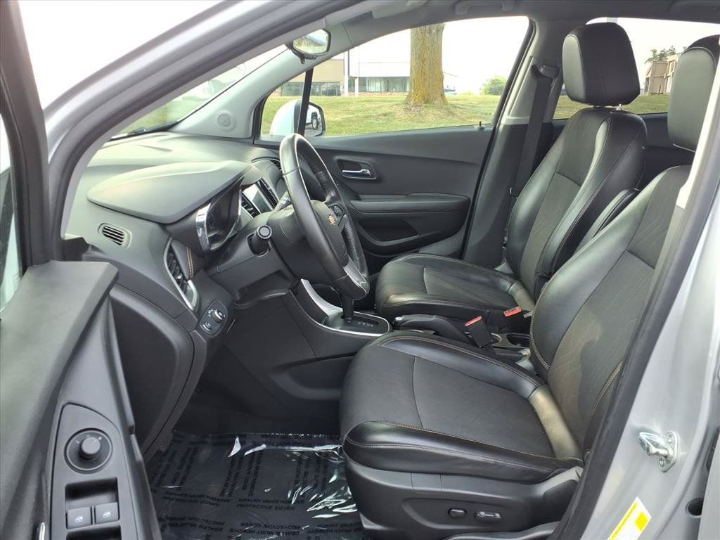 Used 2019 Chevrolet Trax LT w/ LT Convenience Package AWD/4WD image 26