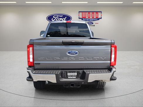New 2026 Ford F350 XLT w/ FX4 Off-Road Package AWD/4WD image 4
