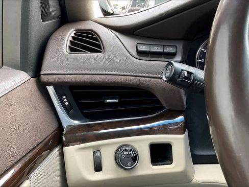 Used 2017 Cadillac Escalade Luxury RWD image 33