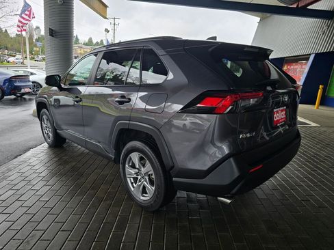 Used 2024 Toyota RAV4 XLE w/ Convenience Package image 7