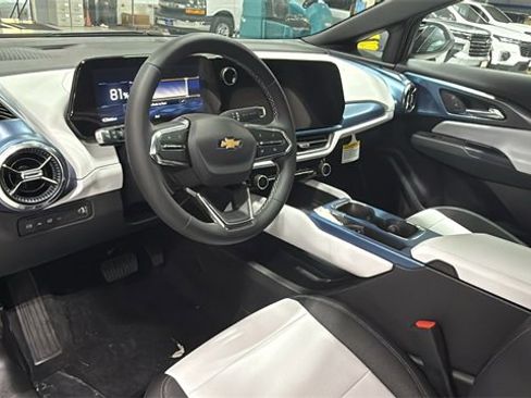 New 2026 Chevrolet Equinox EV LT image 10