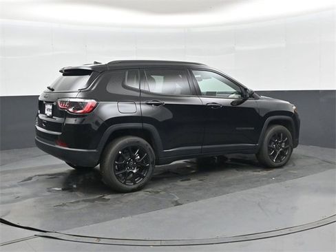 New 2026 Jeep Compass Latitude image 3