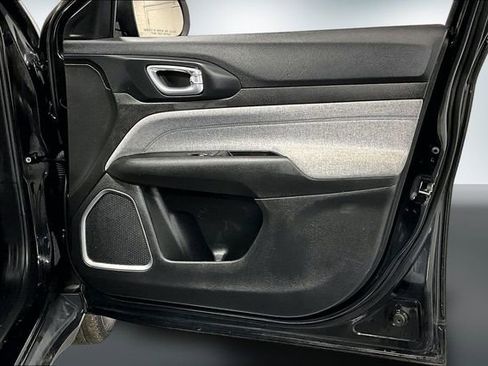 Used 2024 Jeep Compass Latitude image 27