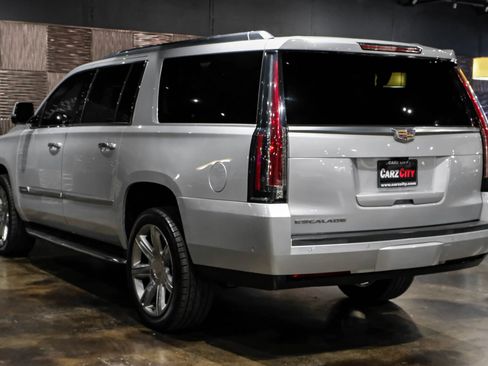 Used 2019 Cadillac Escalade ESV Luxury AWD/4WD image 10