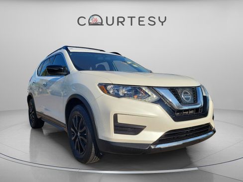 Certified 2017 Nissan Rogue SV w/ Midnight Edition image 7