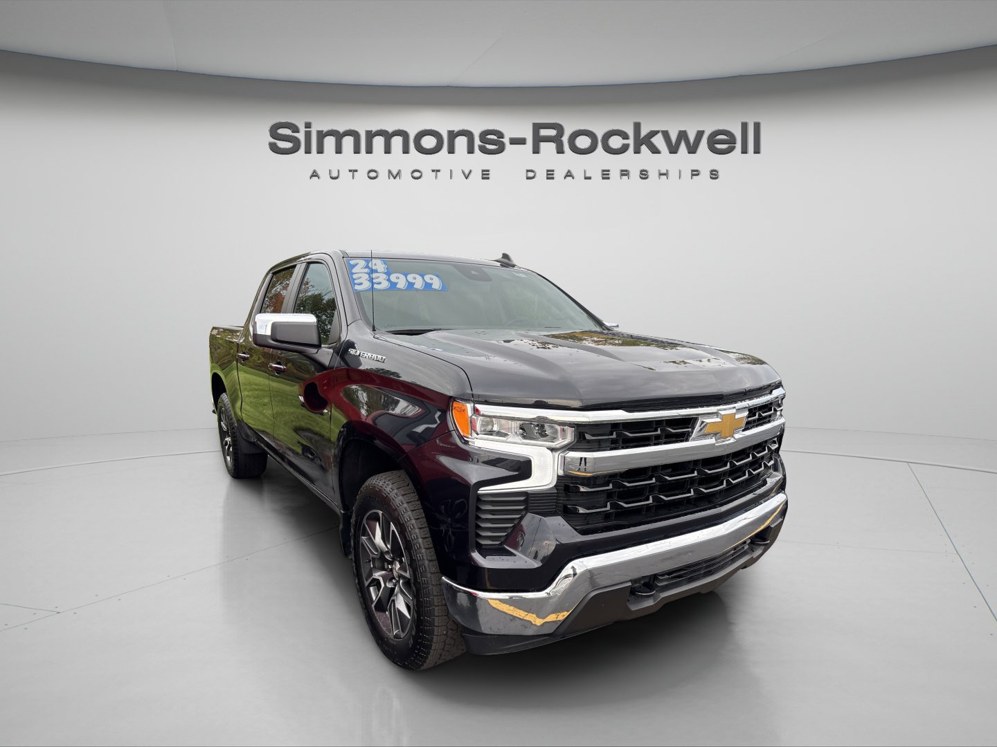 Used 2024 Chevrolet Silverado 1500 LT AWD/4WD image 6