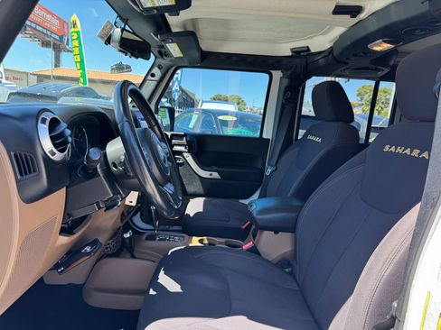 Used 2013 Jeep Wrangler Unlimited Sahara w/ Connectivity Group AWD/4WD image 9
