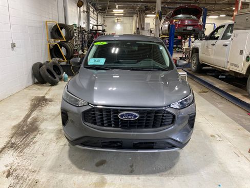 Used 2024 Ford Escape Active w/ Tech Pack #1 AWD/4WD image 2