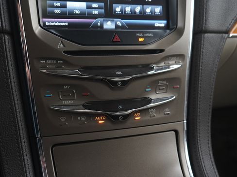 Used 2014 Lincoln MKX AWD w/ Equipment Group 102A image 23