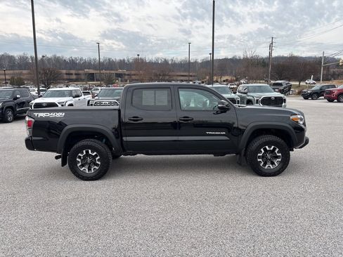 Used 2020 Toyota Tacoma TRD Off-Road image 2