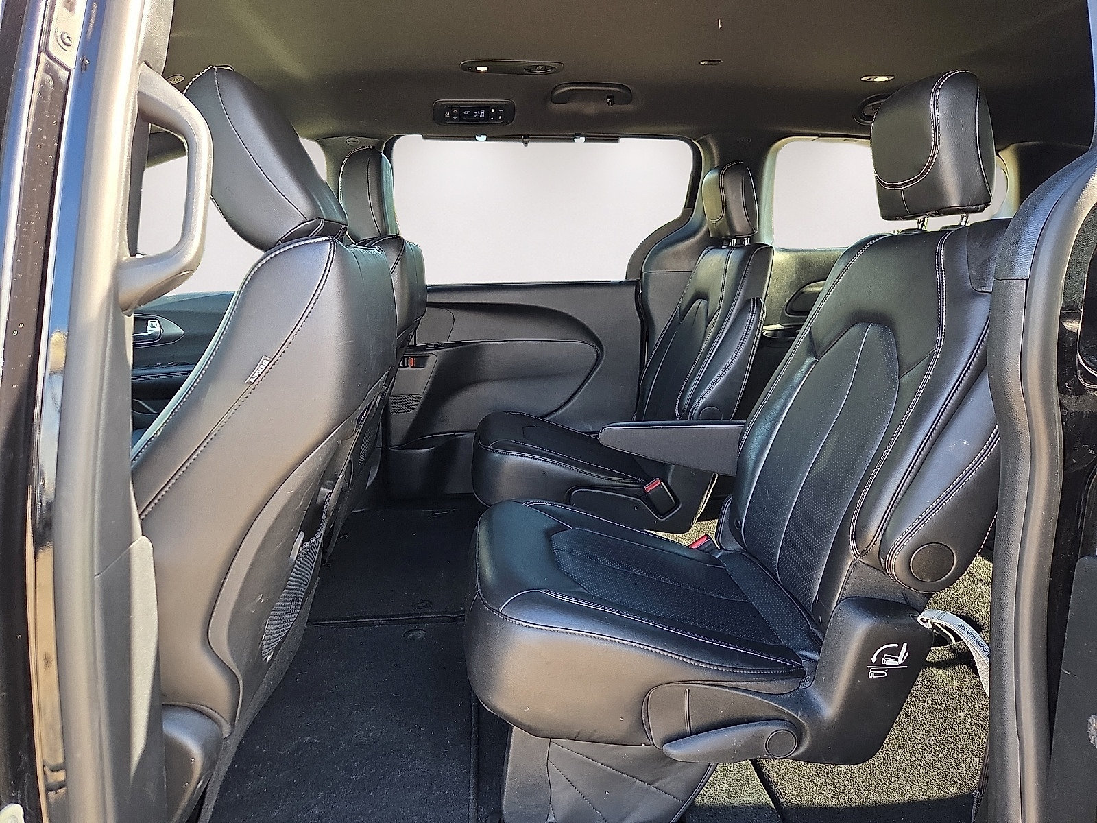 Used 2025 Chrysler Pacifica Select FWD image 10