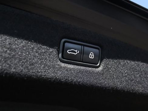 Used 2020 Genesis G90 3.3T Premium image 69