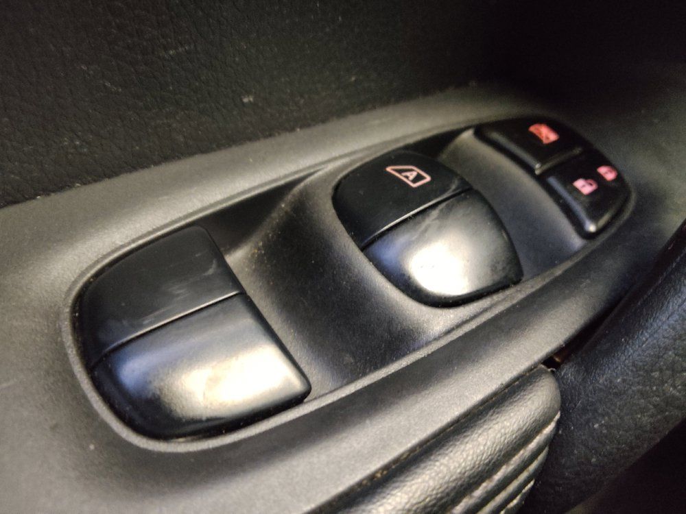 Used 2019 Nissan Rogue SV FWD image 27