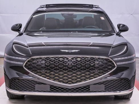 Certified 2023 Genesis G90 3.5T image 4