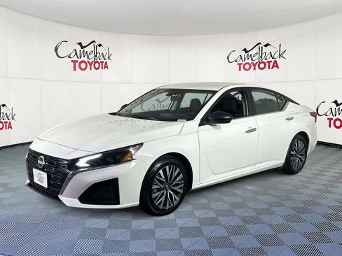 Used 2025 Nissan Altima 2.5 SV FWD image 4