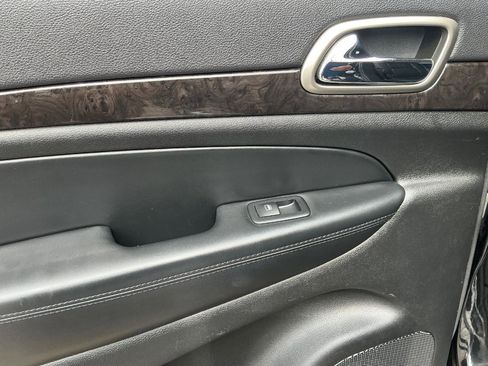 Used 2012 Jeep Grand Cherokee Laredo image 16