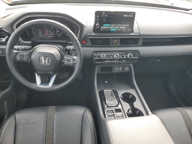 Used 2025 Honda Pilot Touring image 12